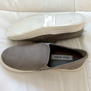 Gray Steve Madden shoes, in great shape, have never been worn!